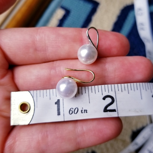 Pearl Silver Huggie Chic Earrings pearl like - Picture 4 of 4